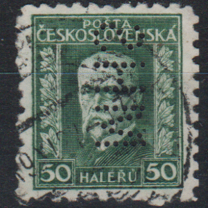 Tsjecho-Slowakije Mi.-Nr. 241 doorboord (CZ-0066)