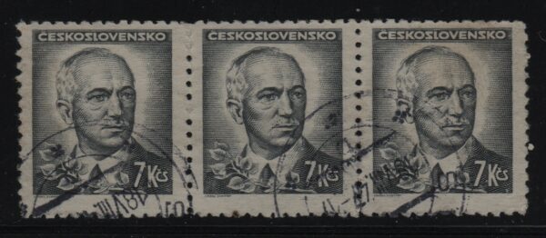 Tsjecho-Slowakije horizontale streep van 3x Mi.-Nr. 472 (CZ-0129)